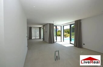 SUKOŠAN, VILA NA PLÁŽI S BAZÉNOM - 8