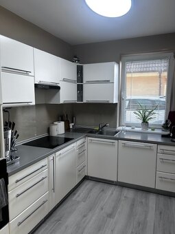 Nadčasová kuchynská linka so spotrebičmi - 8