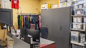 Priestory vhodné pre obchod s vlastným pozemkom a dostatkom  - 8