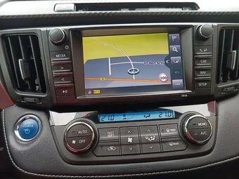 Toyota RAV4 Hybrid - 8