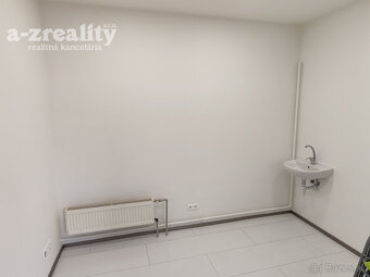 Výhodná investícia Komerč. budova v centre  Komárna na pred - 8