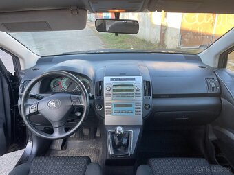 Toyota Corolla Verso D-4D - 8