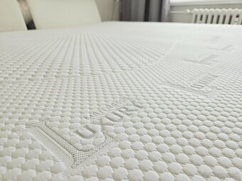 Zánovná posteľ z masívneho dreva 180x200cm - 8