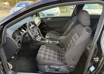 Volkswagen Golf 2.0 GTI benzín manuál 162 kw - 8