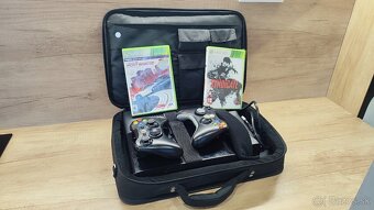 Xbox 360 + 2 wireless ovládače + 2 hry - 8
