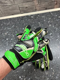 Rukavice + Chránič - 8