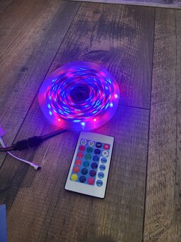 LED Pás s ovládačom a trafom do siete 220V, 5 metrov - 8