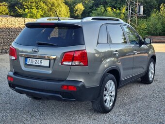 KIA SORENTO 2,2CRDi 4X4 7.MIESTNE - 8