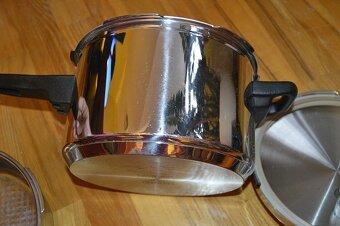 predam KELOMAT tlakovy hrniec, priemer 22cm, objem 2,7 l a 5 - 8