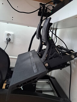 Playseat F1 sedačka s Moza R16 a volantom Moza GS V2P - 8