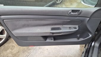 VOLKSWAGEN GOLF V 1,4I 66KW - 8