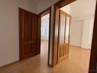 PRAKTICKÝ BYT V TEHLOVOM BYTOVOM DOME s TERASOU A GARÁŽOU - 8