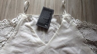 Biele minišaty s čipkou na rukávoch, v. M/L - 8