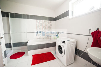 PREDÁM 4- IZBOVÚ NOVOSTAVBU S GARÁŽOU NOVÉ ZÁMKY - 8