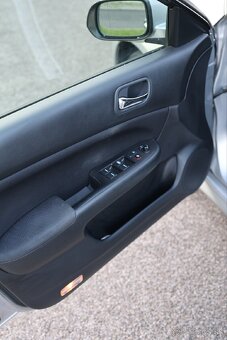 Honda Accord Tourer 2.0 iV-TEC 114kW rok 2004 - 8