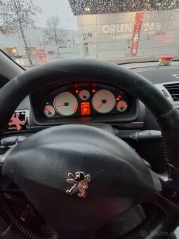 Predám peugeot 407 2.0 hdi 2500eur. - 8