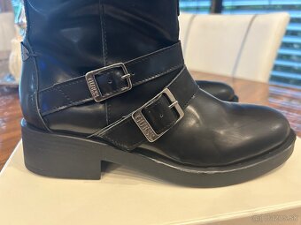 GUESS kožené čižmy - 8