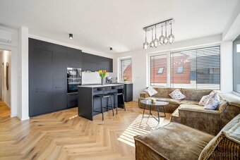 Luxusný veľkometrážny 2-izbový byt v tesnej blízkosti centra - 8