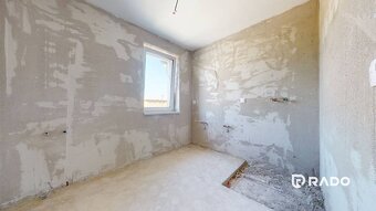 RADO | 5-izbový dom s predzáhradkou pre rodiny v pokojnej zó - 8