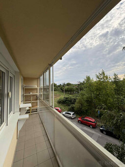 Kalvária - slnečný priestranný byt s loggiou, voľný ihneď - 8