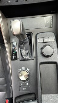 Predám Lexus IS 300h - 8