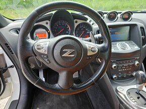 Nissan 370z - 8