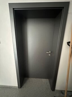 Vkusná komerčná budova v širšom centre Topoľčian. - 8