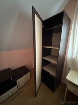Veľa nábytku: sedačka+skrine+posteľ+písací stôl. Nepoužívané - 8