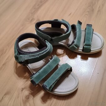 Tenisky a sandále velk.33 - 8