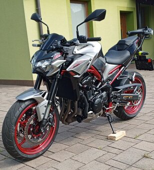 KAWASAKI Z900 - 8