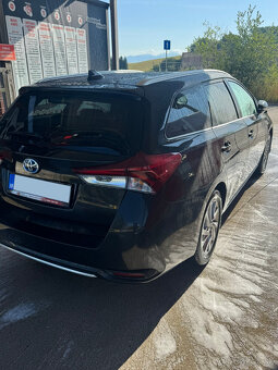 Toyota Auris 1.8 Hybrid – úsporný automat s výbornou výbavou - 8