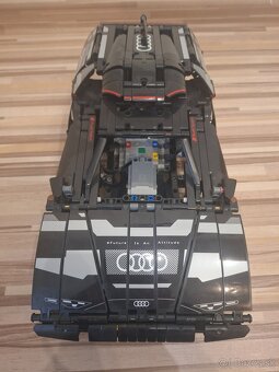 Predám LEGO Technic set Audi RS Q e-tron (42160) - 8
