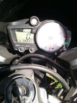 Yamaha R6 - 8