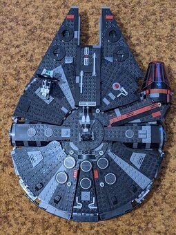 LEGO Star Wars 75389 Temný Falcon - 8
