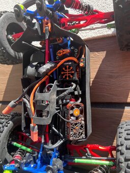 Arrma notorious 6s - 8