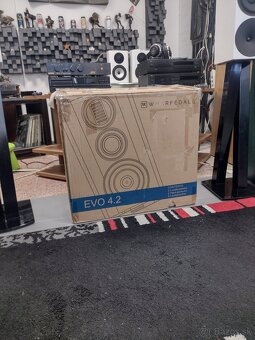 WHARFEDALE EVO 4.2 stojan a káble - 8