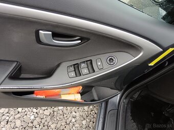 Hyundai i30 CW 1.6i CRDi Family - 8