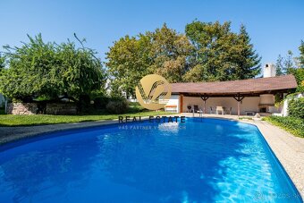 Na PREDAJ 5i rodinný dom s dvojgarážou a hosťovským domom, N - 8