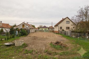 REZERVOVANÉ - Exkluzívne na predaj stavebný pozemok v obci K - 8