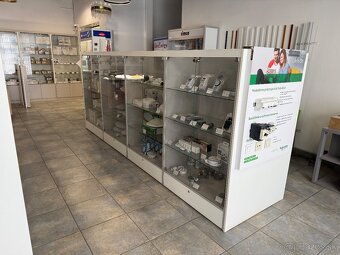 Presklené regály, vitríny - 8