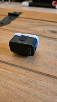 GoPro Hero 10 vo výbornom stave s príslušenstvom - 8