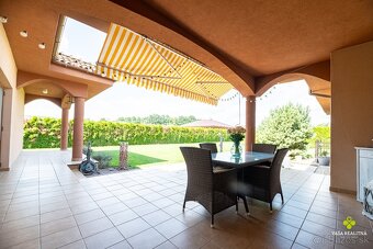 REZERVOVANÉ -Veľkorysé bývanie:6 izieb, sauna,krb a 1 599 m² - 8