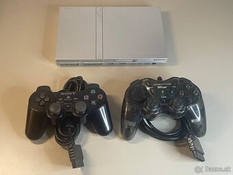 PlayStation 2 Slim Silver + 5 hier, 2x ovládač, memory card - 8