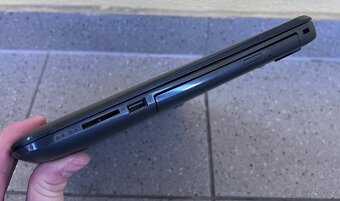 HP 255 G4 / AMD 4-jadro / 8GB RAM / 240GB SSD / 15.6" - 8