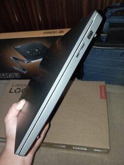 Lenovo - 8