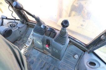 Báger KOMATSU WB97R - 8