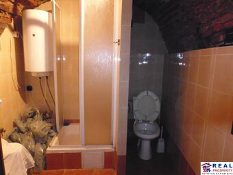 HLAVNÁ: SUTERÉN /pivnica/ - cca 150 m2 - možnosť odkúpenia z - 8
