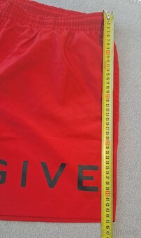 GIVENCHY PLAVKY 0 - 8