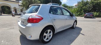 Toyota Auris 2.0 I D-4D 125 Sol - 8