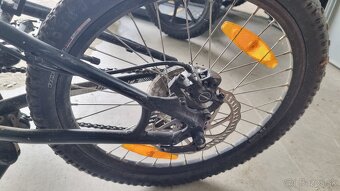 Predám detský/juniorský horský bicykel Specialized Hotrock P - 8